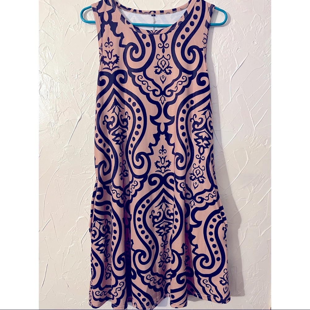 Womens sleeveless dress with pockets